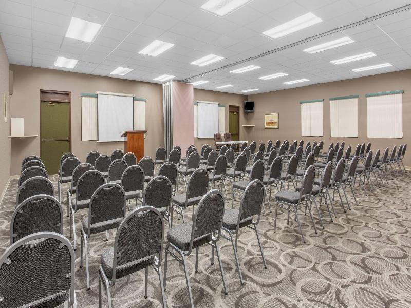 Howard Johnson by Wyndham Ocala FL image