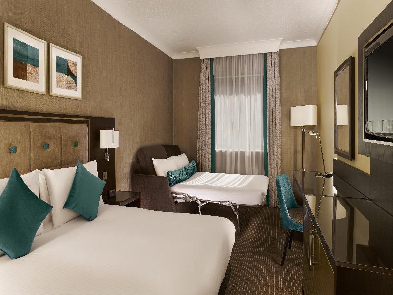 Doubletree by Hilton Woking image