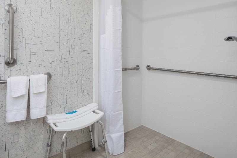 Holiday Inn Express Atlanta Airport-College Park 3