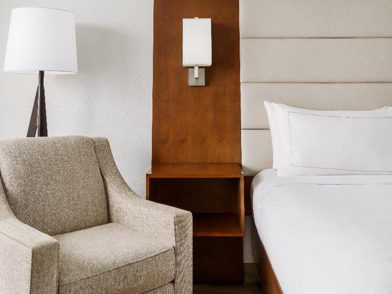DoubleTree Beach Resort Tampa Bay-North Redington image