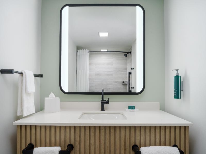 DoubleTree Beach Resort Tampa Bay-North Redington image