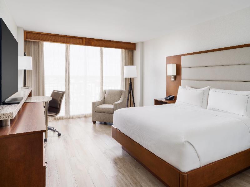 DoubleTree Beach Resort Tampa Bay-North Redington image