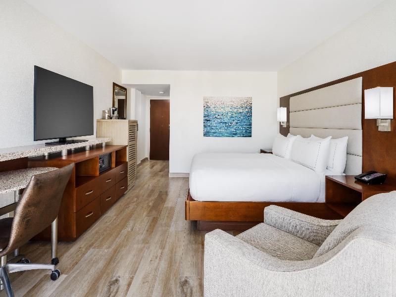 DoubleTree Beach Resort Tampa Bay-North Redington image
