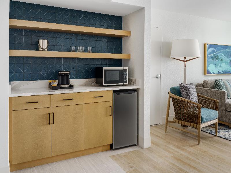 DoubleTree Beach Resort Tampa Bay-North Redington image