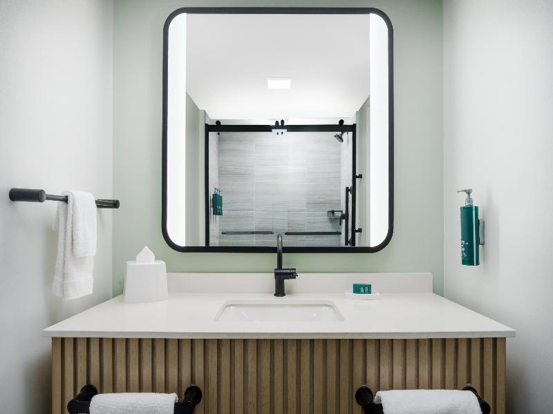 DoubleTree Beach Resort Tampa Bay-North Redington image