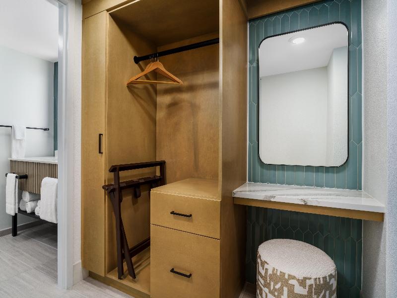 DoubleTree Beach Resort Tampa Bay-North Redington image