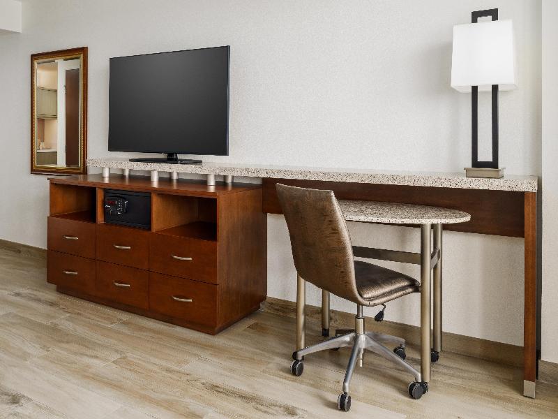 DoubleTree Beach Resort Tampa Bay-North Redington image