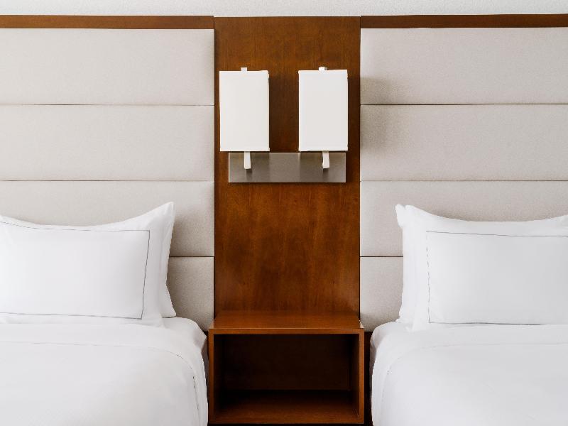 DoubleTree Beach Resort Tampa Bay-North Redington image