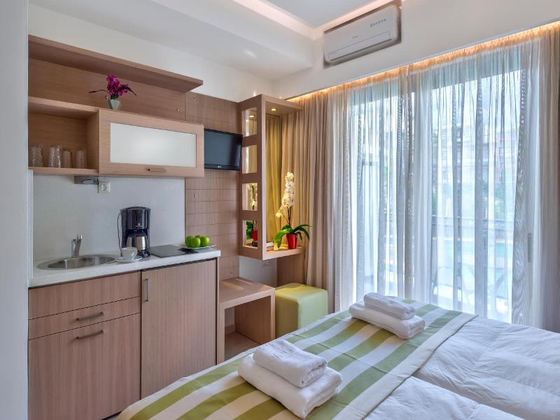 Leonidas Hotel & Apartments image