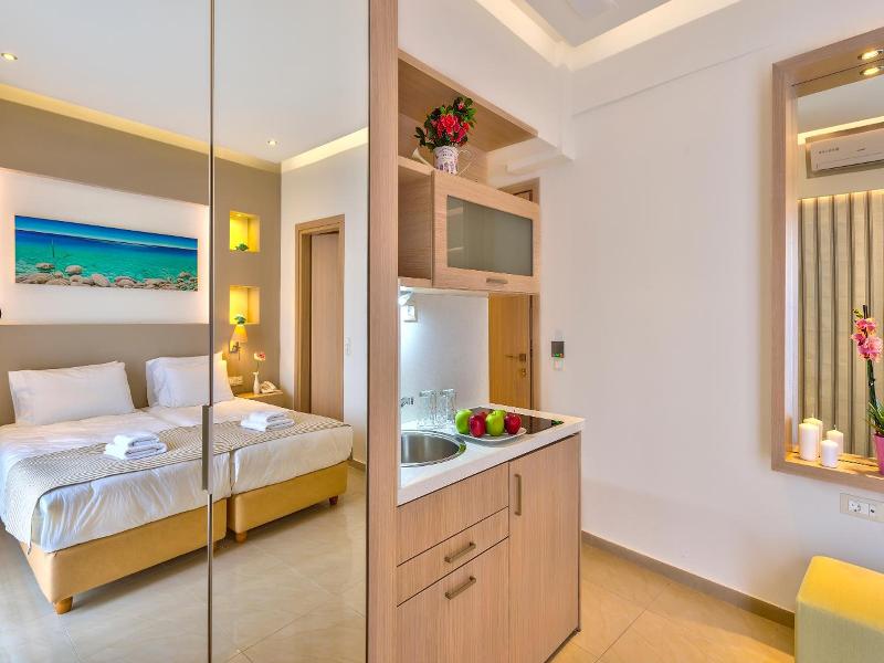 Leonidas Hotel & Apartments image