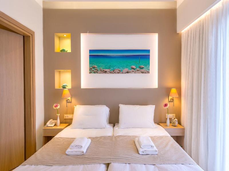 Leonidas Hotel & Apartments image