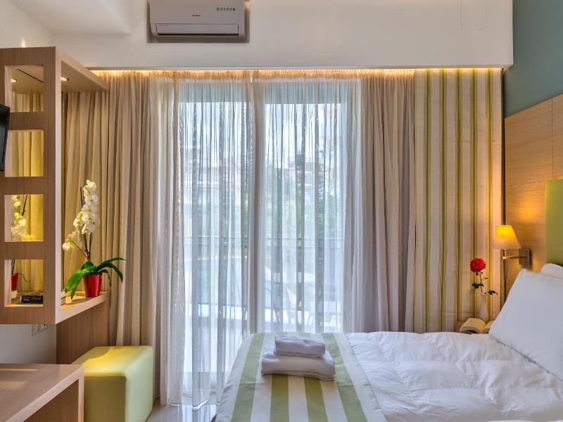 Leonidas Hotel & Apartments image