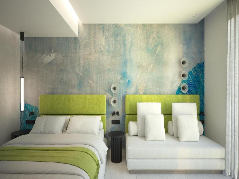 Leonidas Hotel & Apartments image