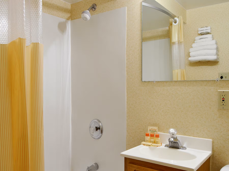 Days Inn by Wyndham Cleveland Lakewood image