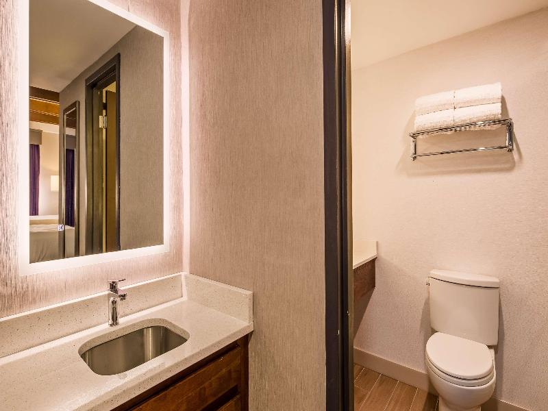 Best Western Plus Portsmouth Hotel And Suites image
