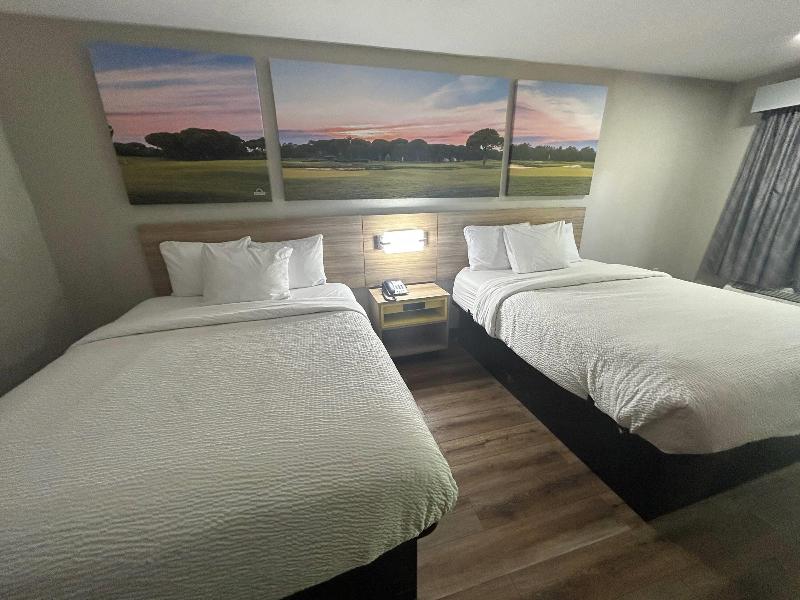 QUADRUPLE TWO DOUBLE BEDS