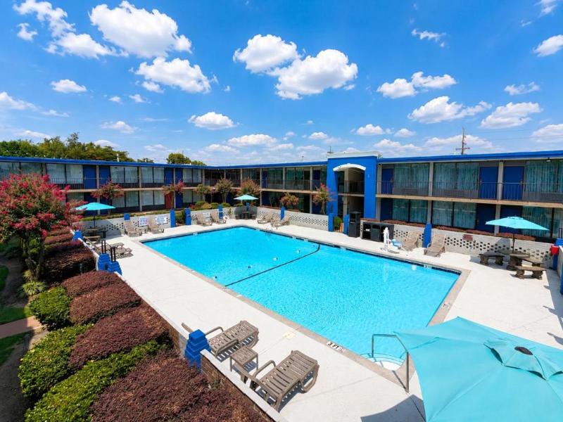 Clarion Greenville Airport Inn — exterior view
