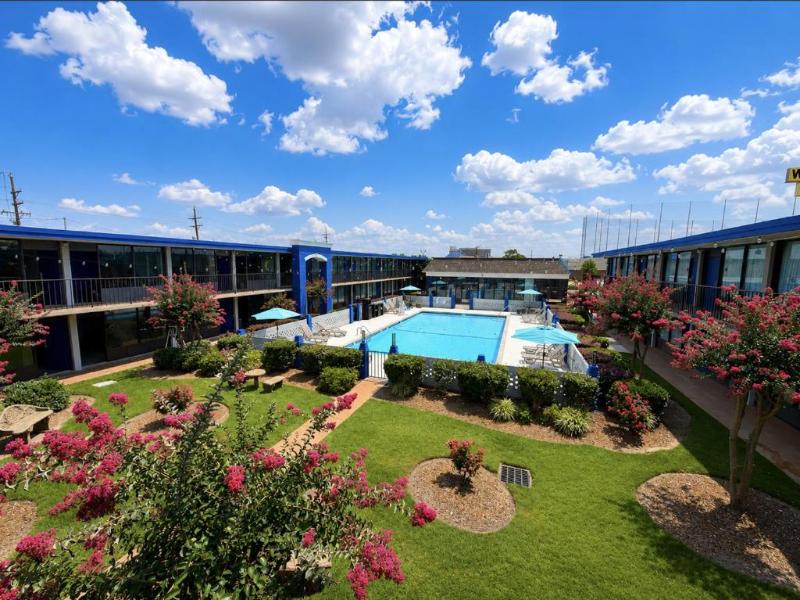 Clarion Greenville Airport Inn image