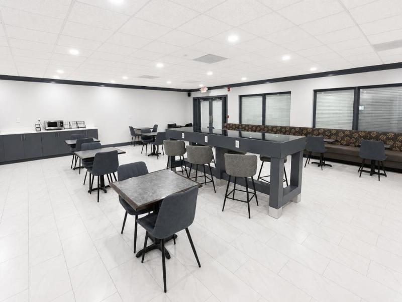 Clarion Greenville Airport Inn — restaurant