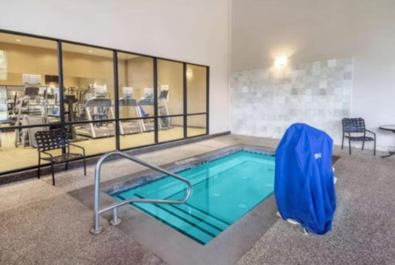 White Peak Hotel
