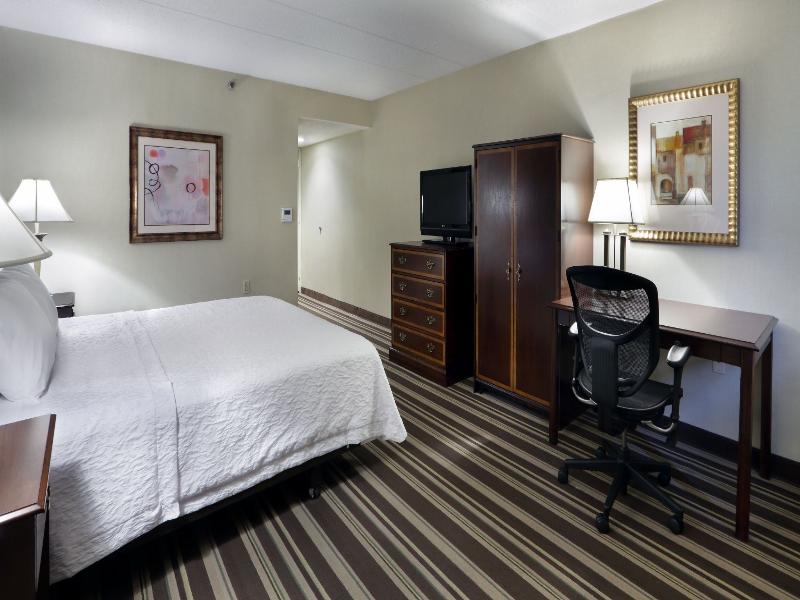Hampton Inn Boston/Natick image