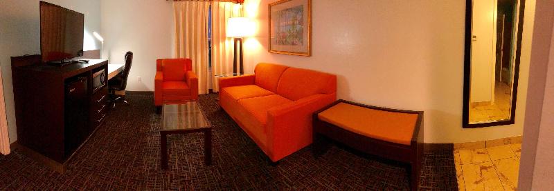 Holiday Inn Hotel & Suites Calypso Cay