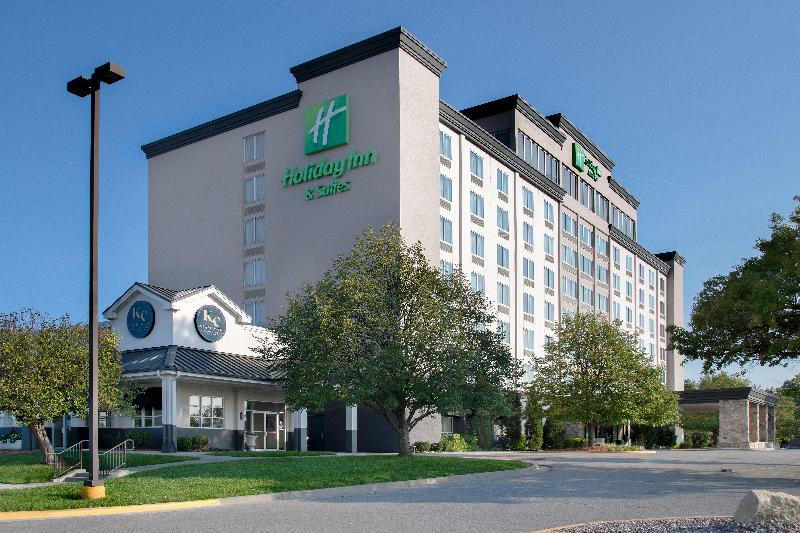 Holiday Inn & Suites Overland Park-West