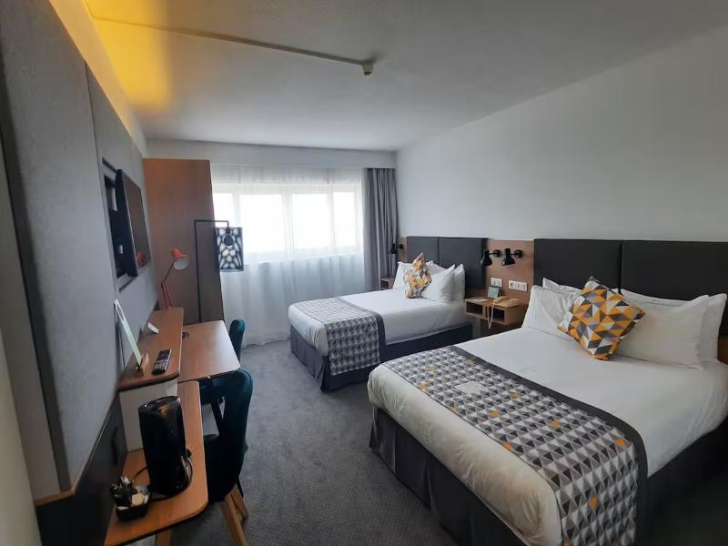 Holiday Inn Calais image