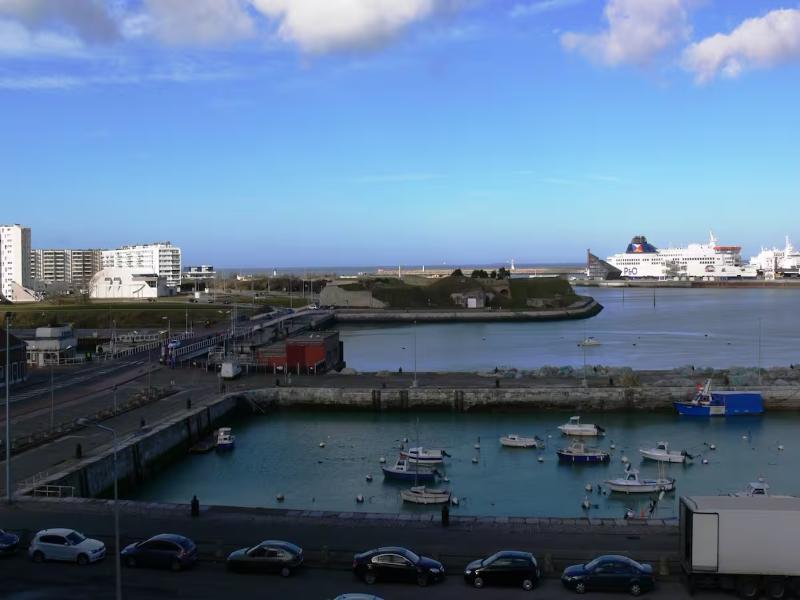 Holiday Inn Calais image
