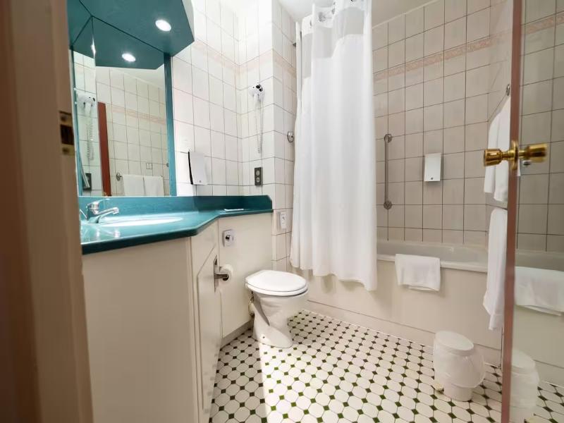 Holiday Inn Calais image