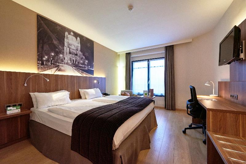 Holiday Inn Brussels Schuman image