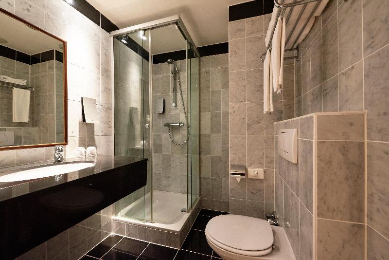 Holiday Inn Brussels Schuman image