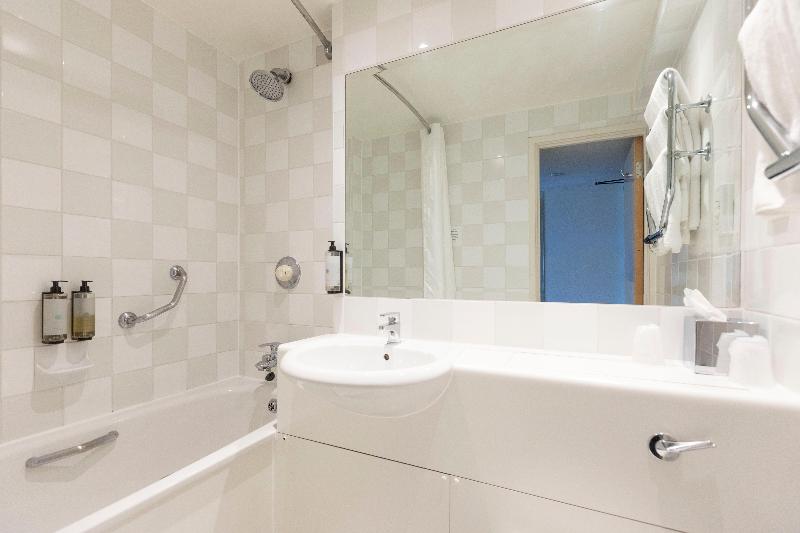 Holiday Inn Basildon image