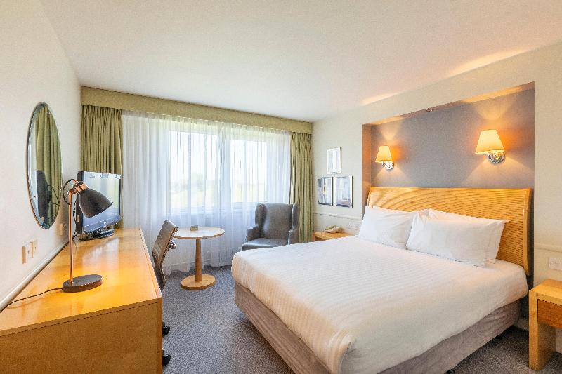 Holiday Inn Basildon image