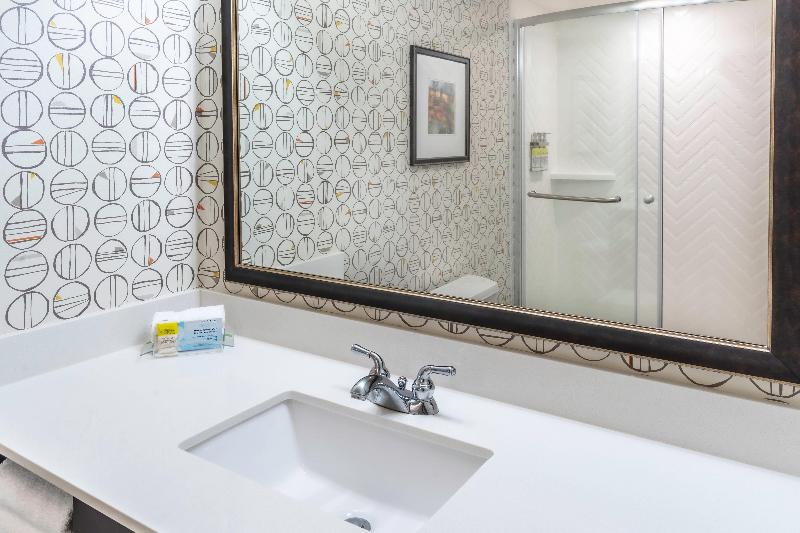 Holiday Inn Hotel & Suites Milwaukee Airport image
