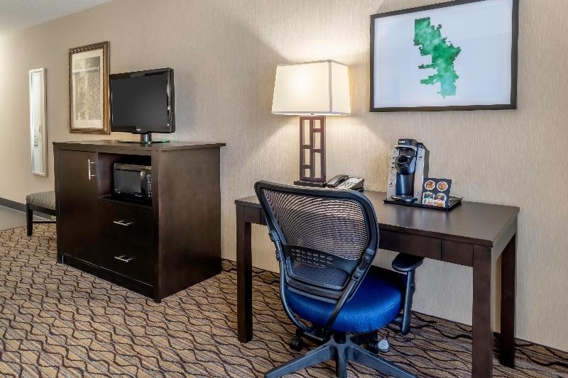 Holiday Inn Hotel & Suites Milwaukee Airport photo 13