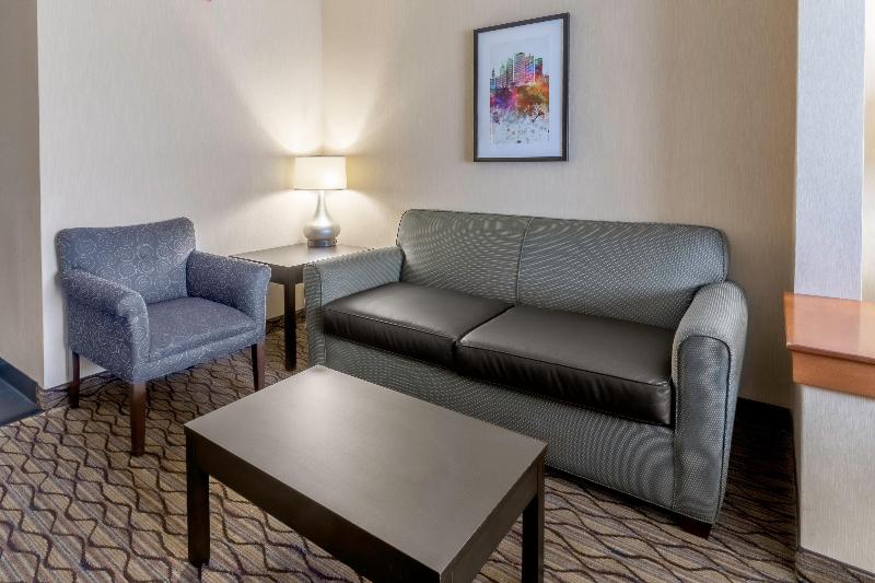 Holiday Inn Hotel & Suites Milwaukee Airport photo 14