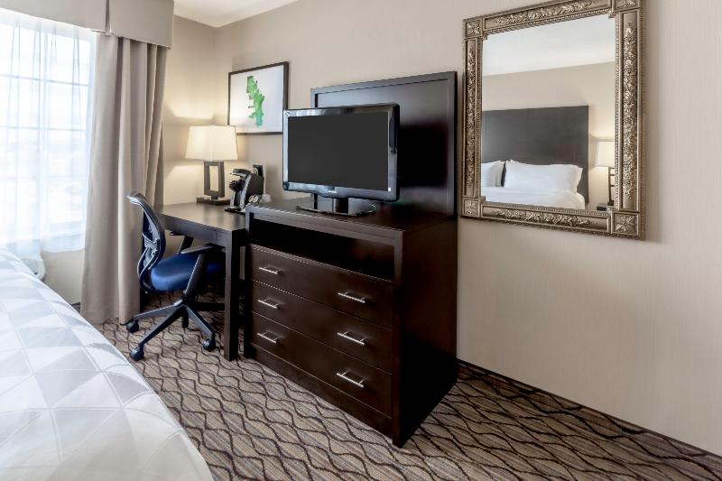Holiday Inn Hotel & Suites Milwaukee Airport photo 15