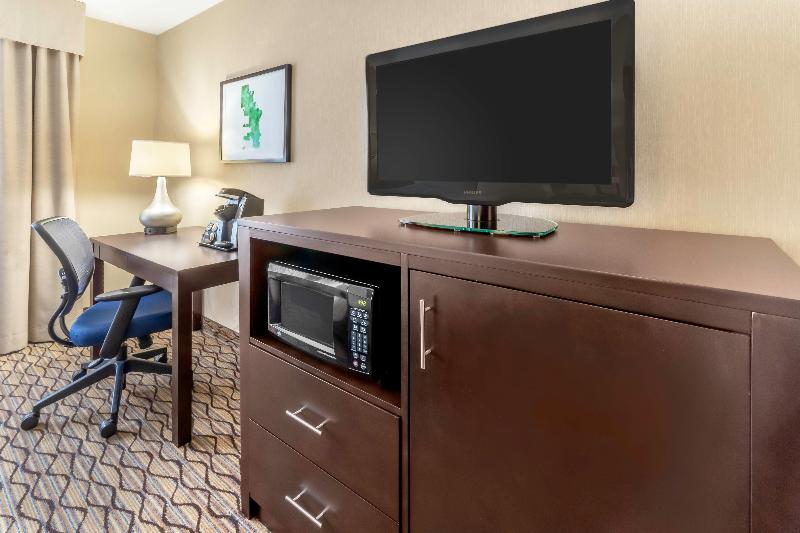Holiday Inn Hotel & Suites Milwaukee Airport photo 18