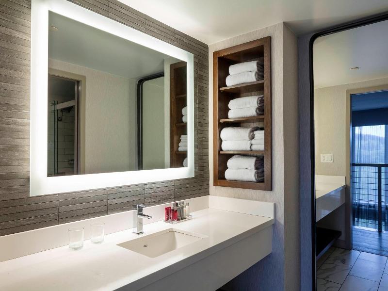 Boston Marriott Newton image