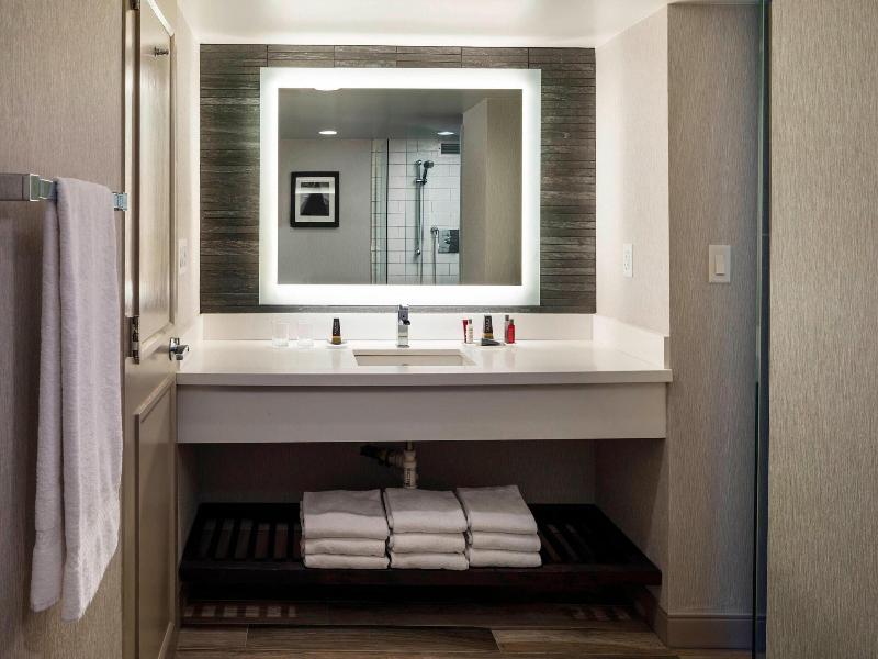 Boston Marriott Newton image