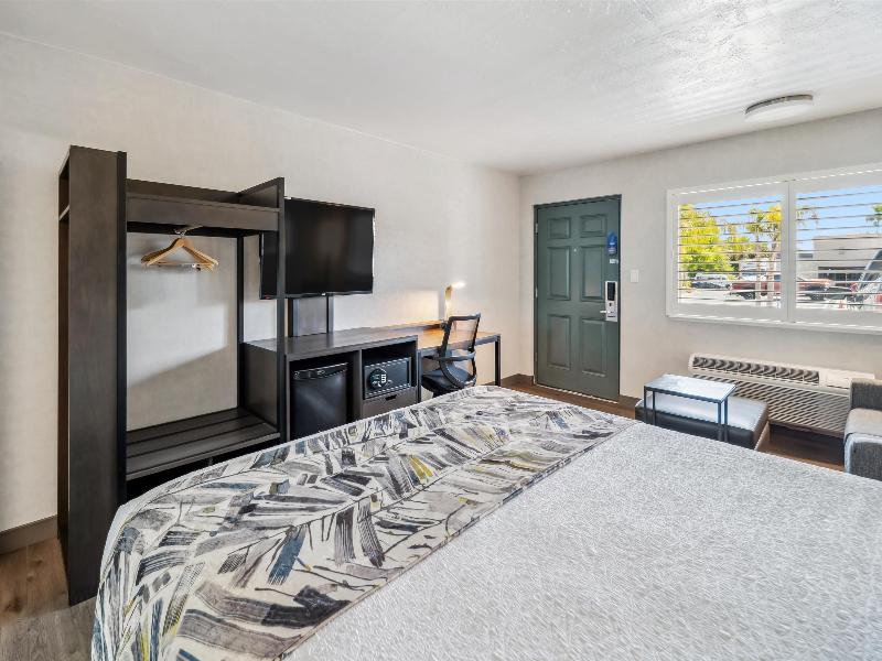 Best Western Plus Hilltop Inn image