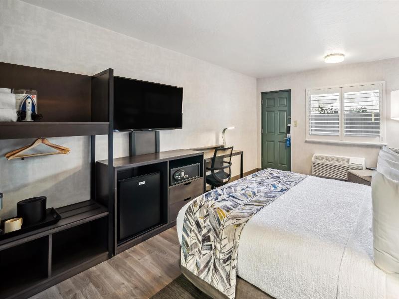 Best Western Plus Hilltop Inn image