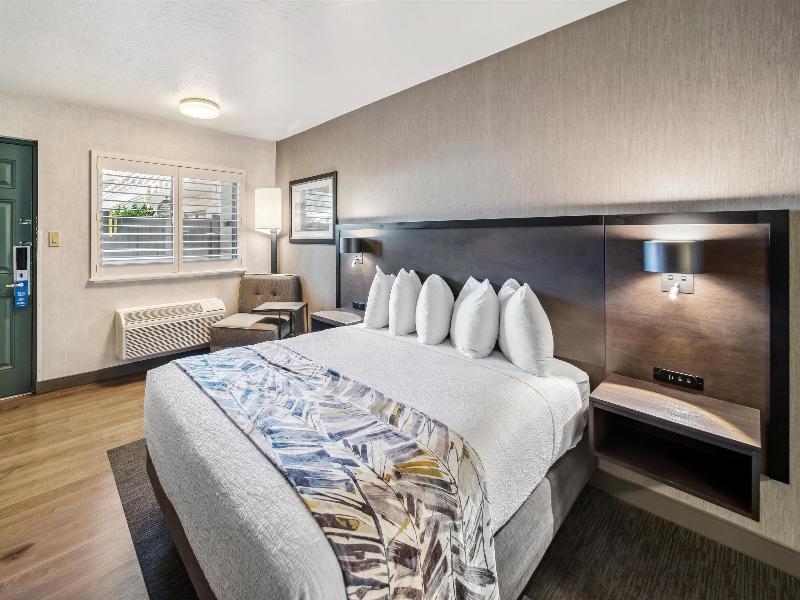 Best Western Plus Hilltop Inn image