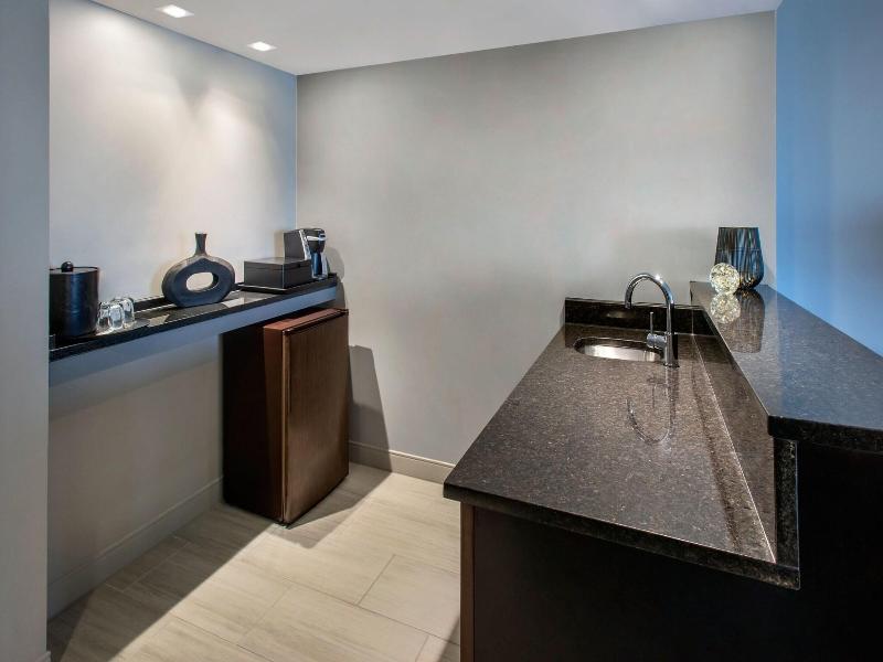 Boston Marriott Burlington image