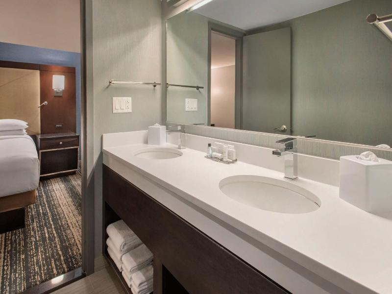 Boston Marriott Burlington image