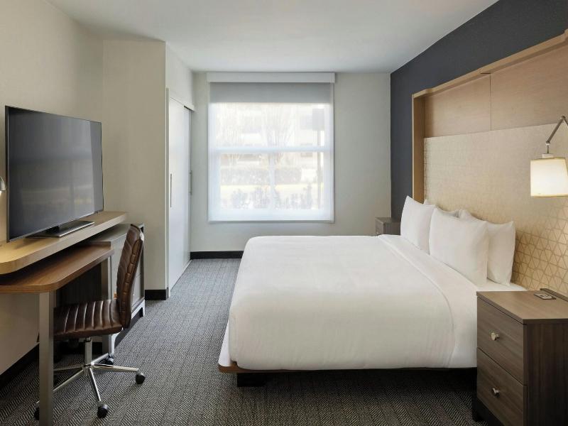Courtyard by Marriott across Universal Orlando image