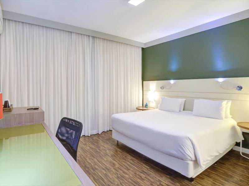 DOUBLE QUEEN BED NON SMOKING — photo 42