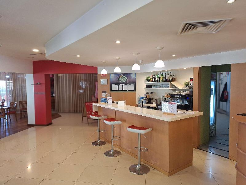 Ibis Setubal image