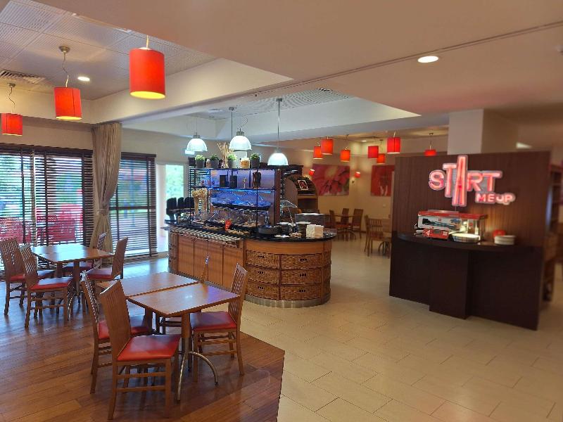 Ibis Setubal image